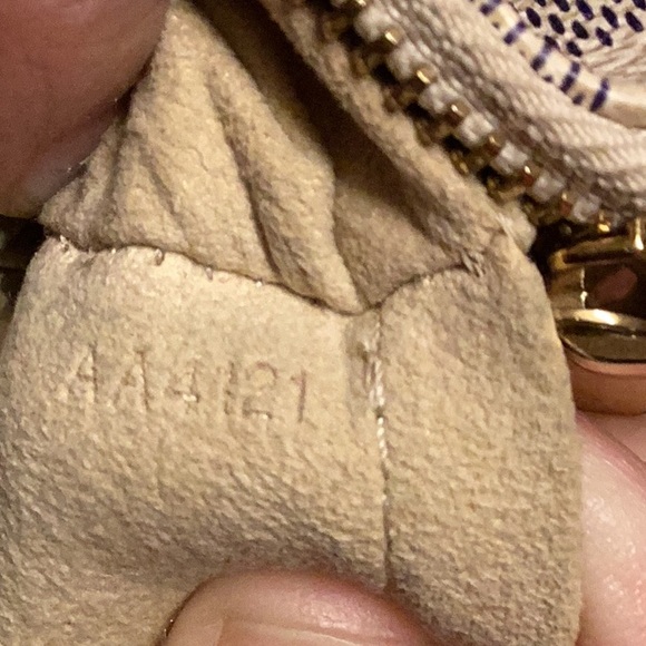 Louis Vuitton Damier Azur Pochette Milla MM - Picture 5 of 10